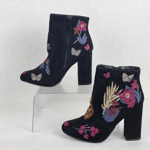 Bamboo Womens 7 Black Embroidered Floral Boots High Heeled Bootie Bohemian Boho - Picture 3 of 12